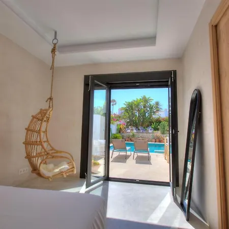 ヴィラ Mas Tranquila - A Stylish With Pool 150 M From The コニル・デ・ラ・フロンテラ