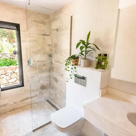ヴィラ Mas Tranquila - A Stylish With Pool 150 M From The *