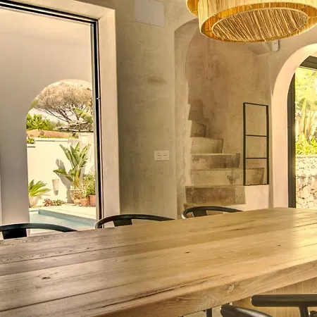 ヴィラ Mas Tranquila - A Stylish With Pool 150 M From The コニル・デ・ラ・フロンテラ